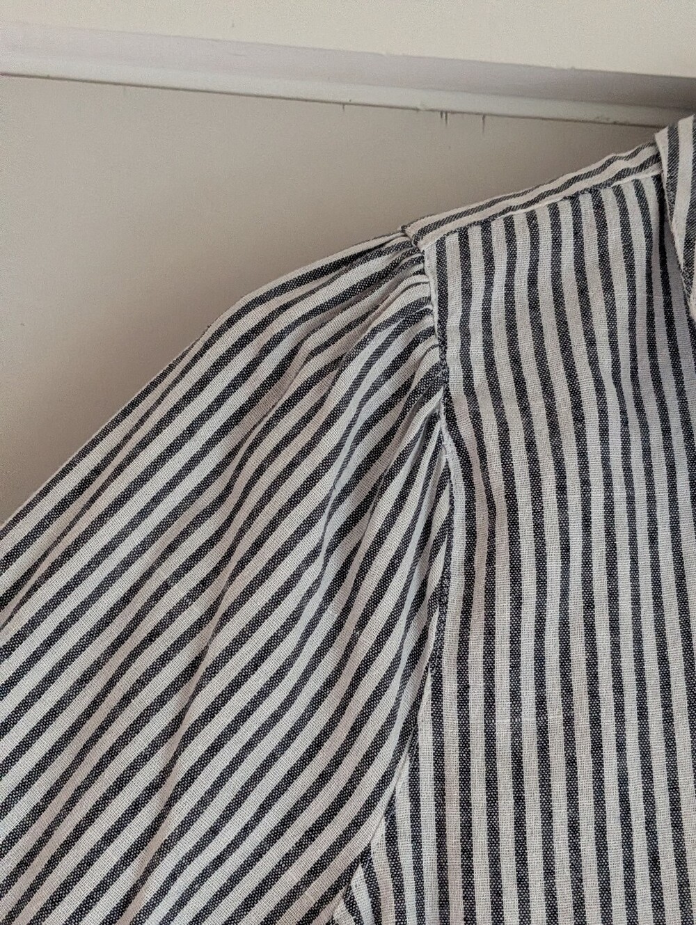 Madewell Puff-Sleeve Button-Down Shirt Grey & White Stripped Sz M - Picture 8 of 9